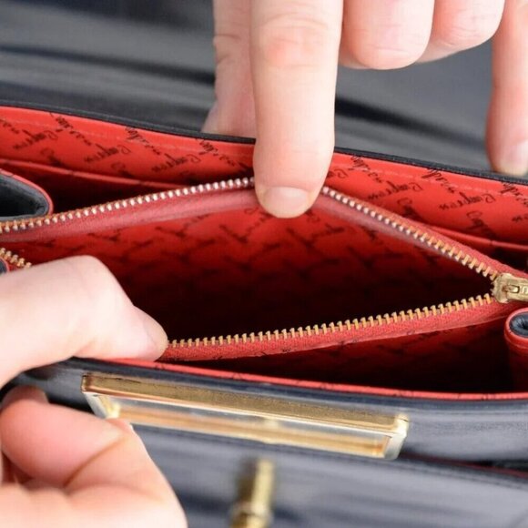 Late 50s/ Early 60s Empress Patent Leather Handbag - Picture 15 of 15